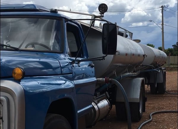Locação de caminhão pipa c/ água